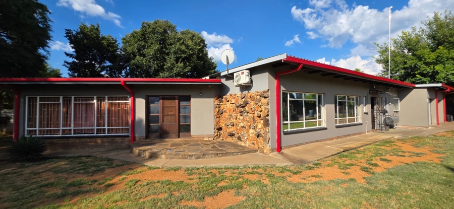 3 Bedroom Property for Sale in Declercqville North West